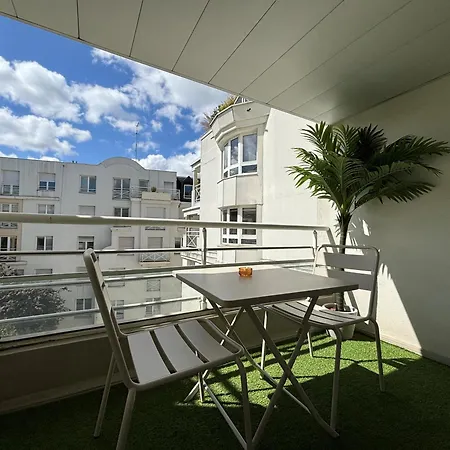 F2 Calme Et Lumineux Avec Balcon Au Coeur Du Vieux *