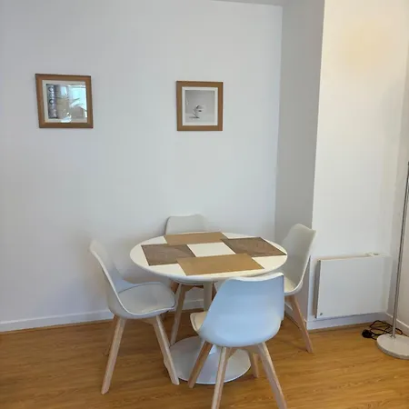 F2 Calme Et Lumineux Avec Balcon Au Coeur Du Vieux Apartamento