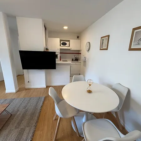 F2 Calme Et Lumineux Avec Balcon Au Coeur Du Vieux ليل