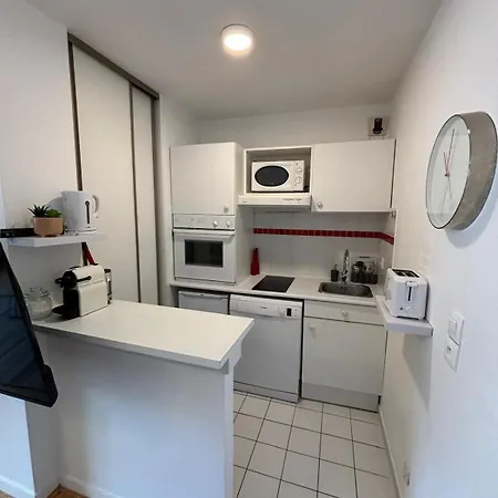 F2 Calme Et Lumineux Avec Balcon Au Coeur Du Vieux ليل